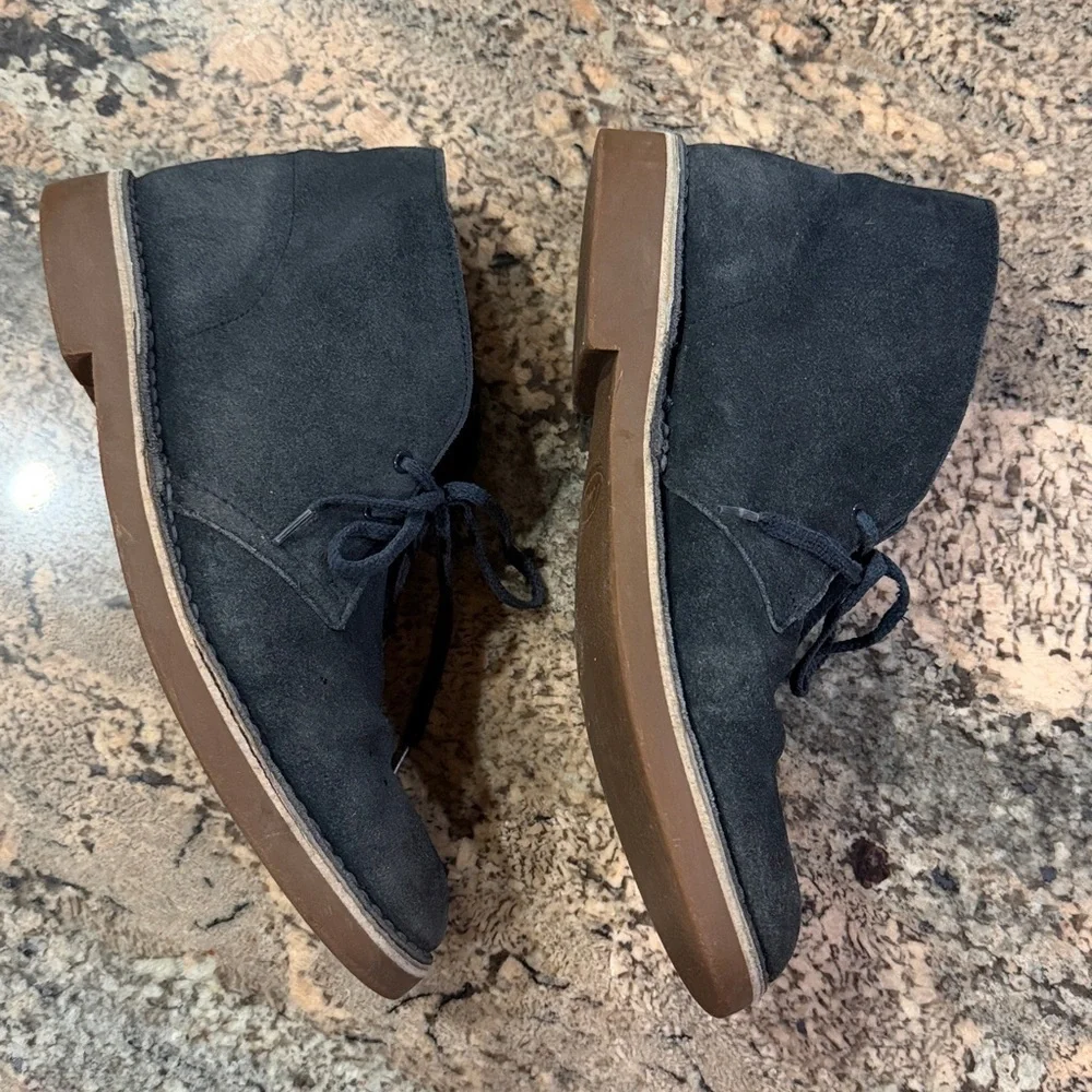 Clarks Men's Dark Gray Suede Chukka Boots